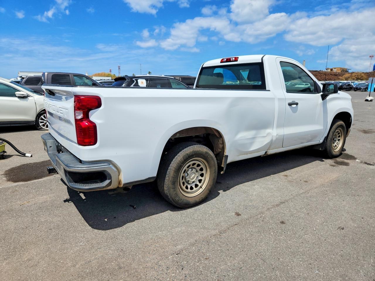 2023 Chevrolet Silverado C1500 - Фото 3