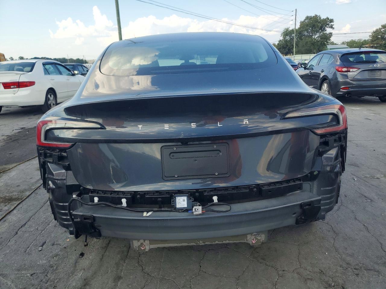 2025 Tesla Model 3 - Фото 6