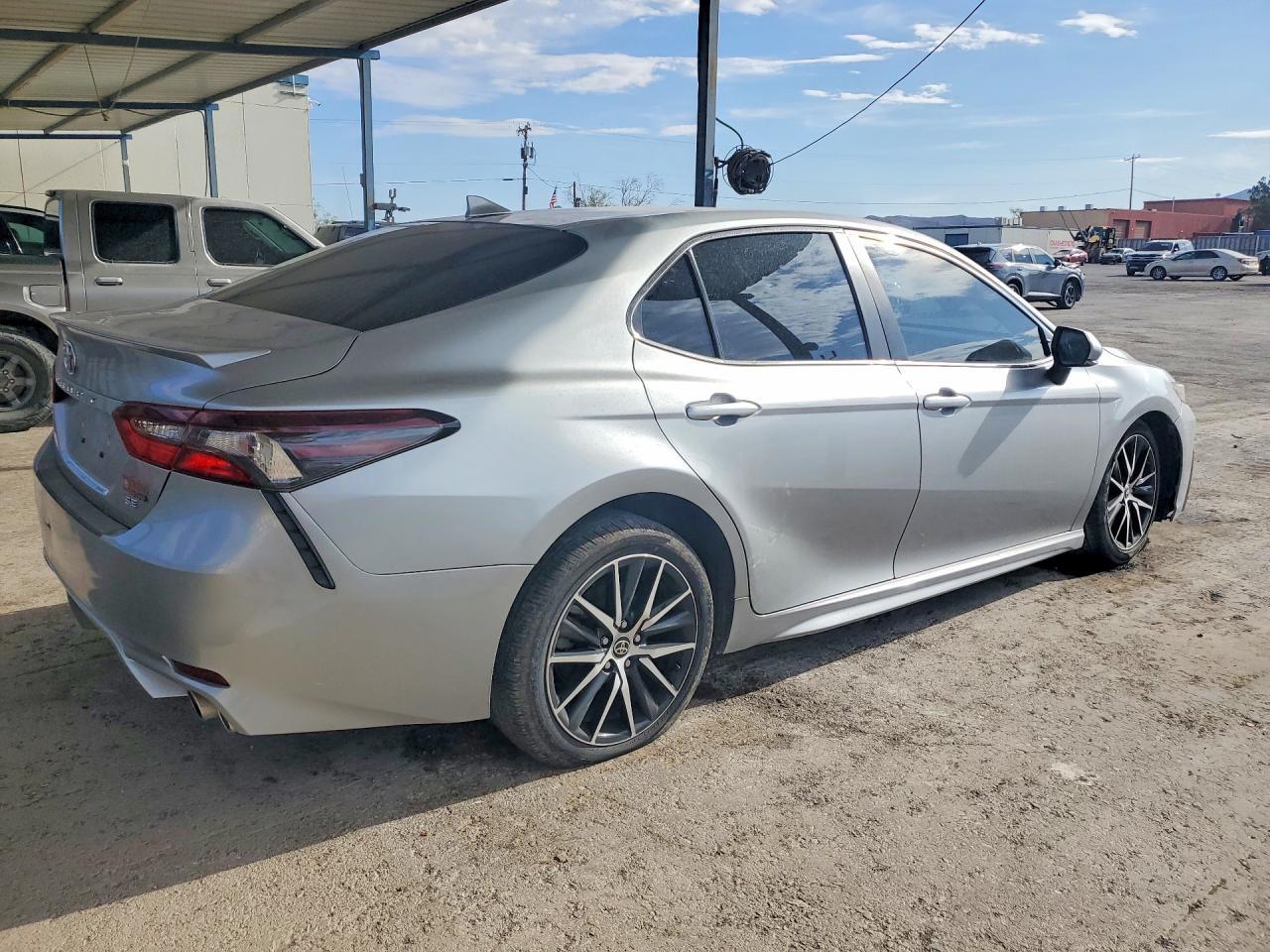 2022 Toyota Camry Se - Image 3