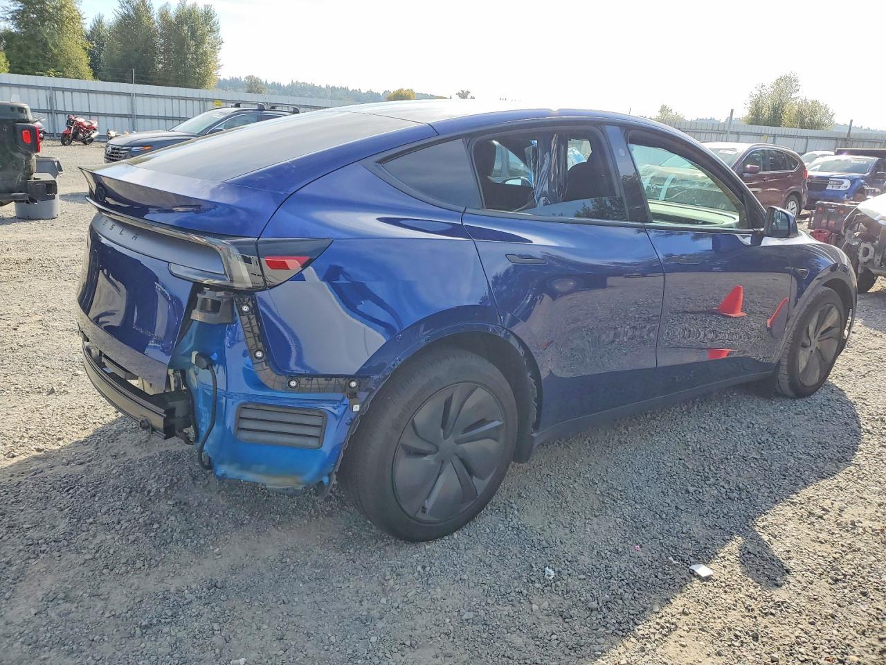 2026 Tesla Model Y - Фото 3