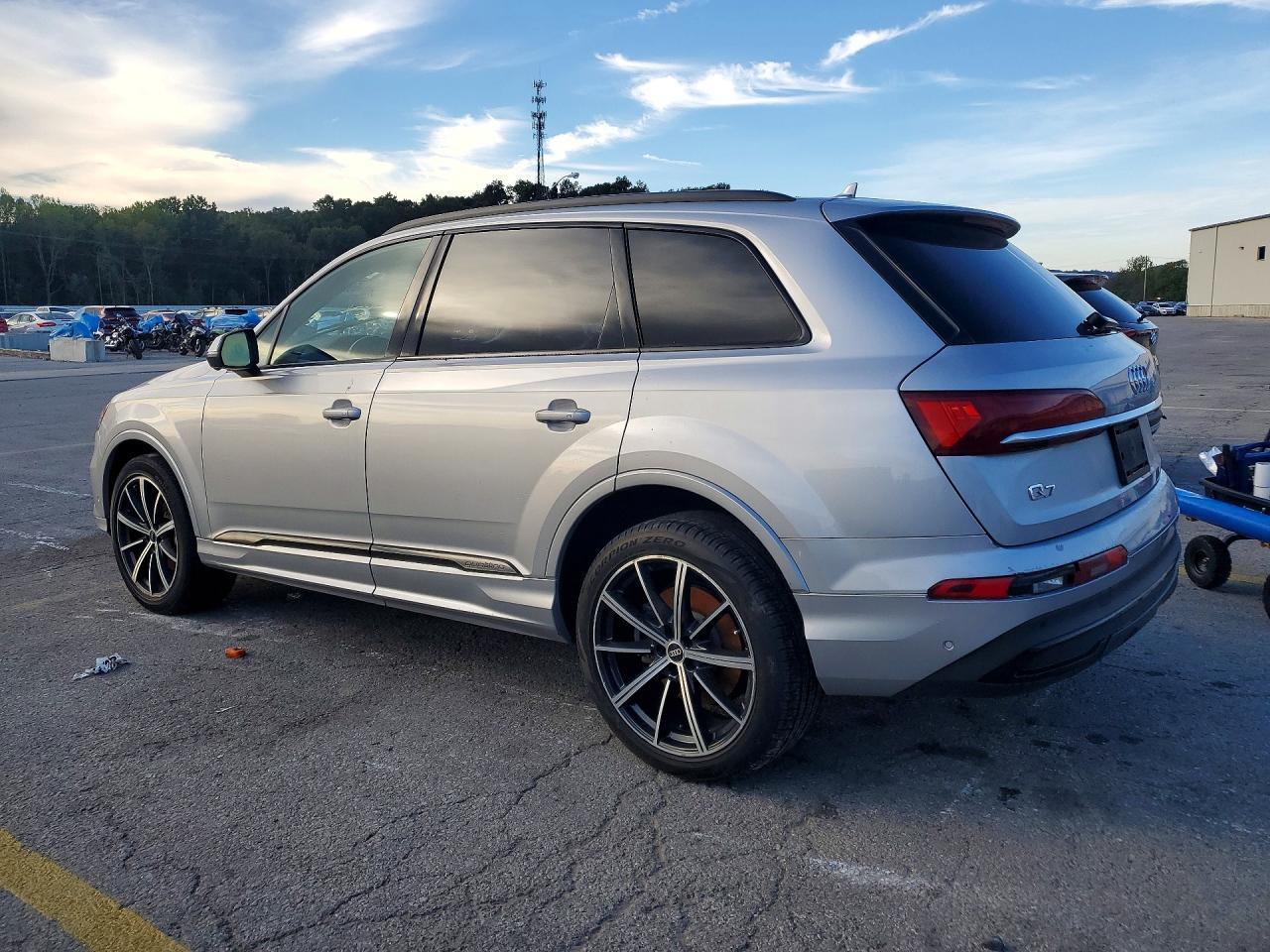 2021 Audi Q7 Premium Plus - Фото 2