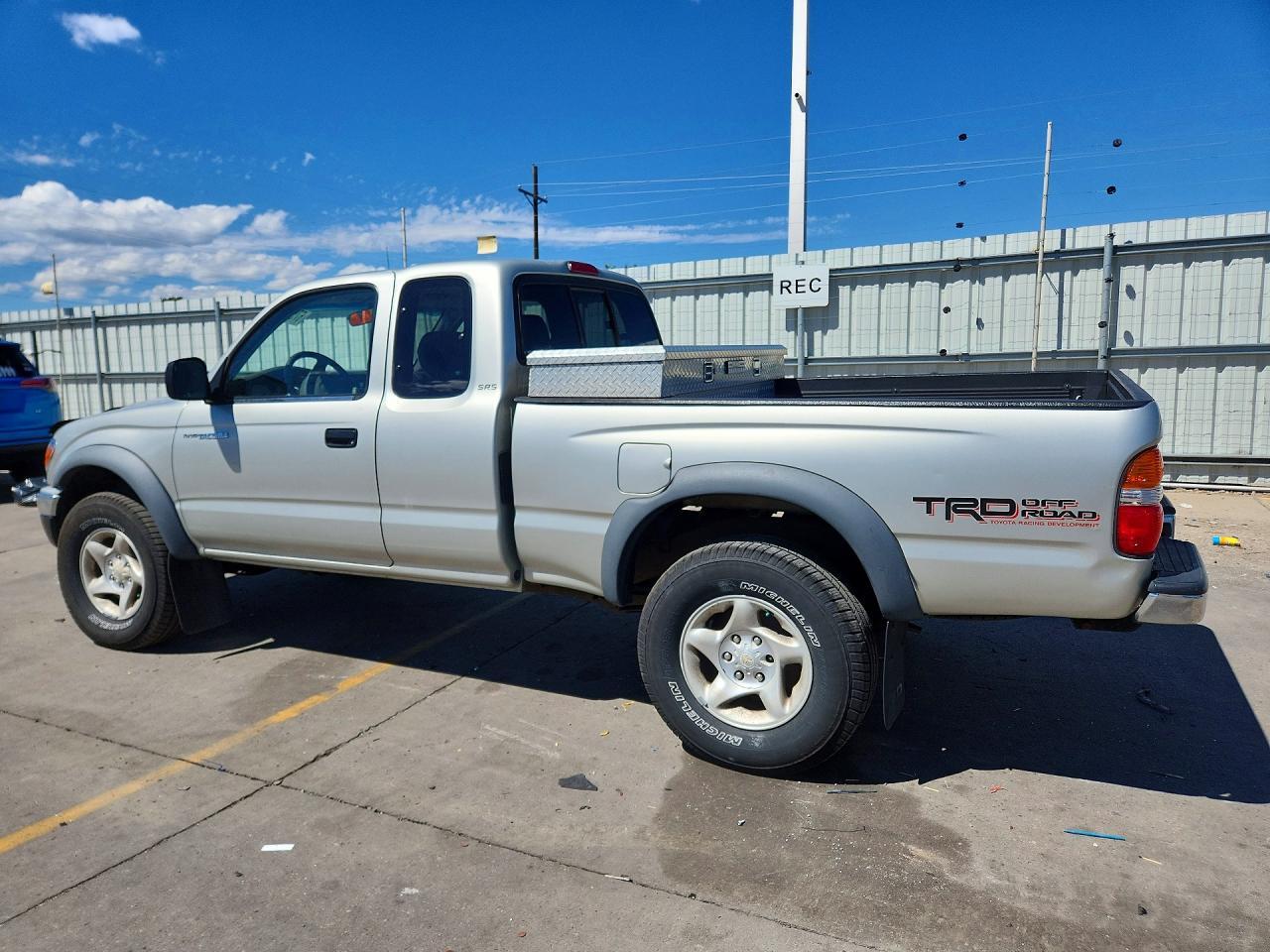 2001 Toyota Tacoma V6 - Фото 2