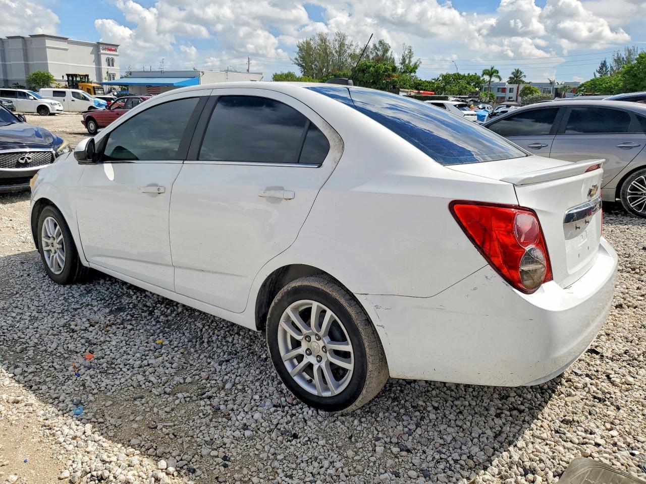 2015 Chevrolet Sonic Lt - Image 2