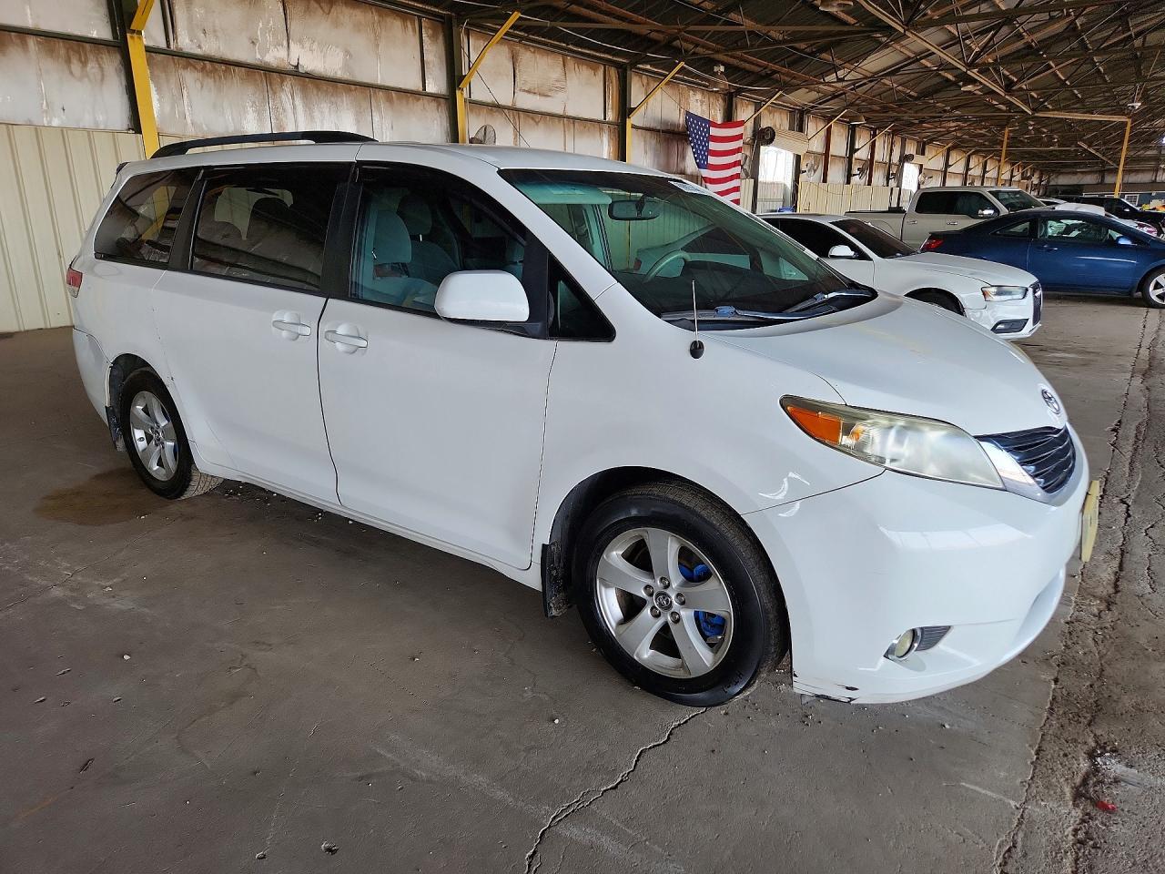 2013 Toyota Sienna Le - Фото 4