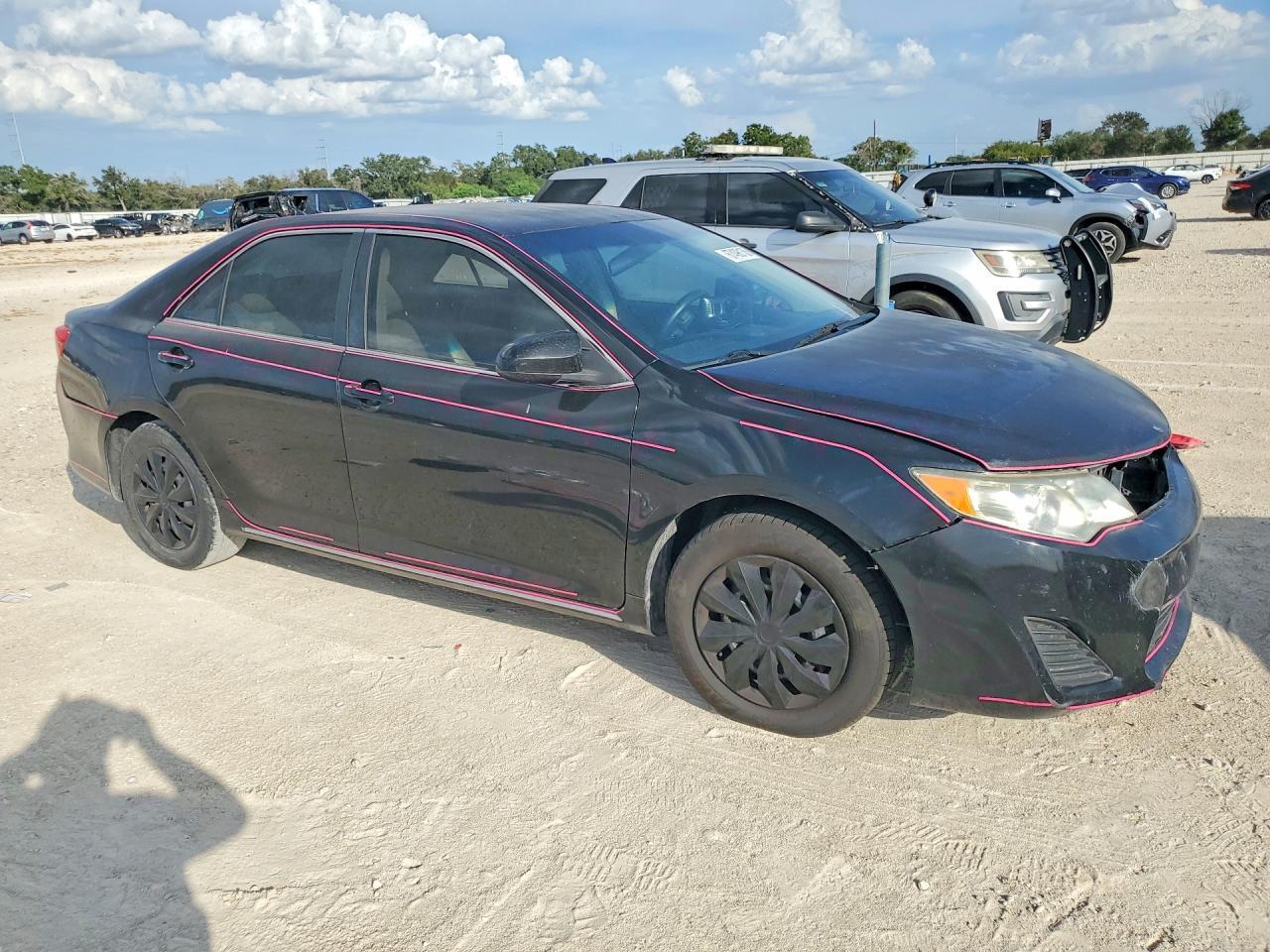 2014 Toyota Camry Le - Image 4