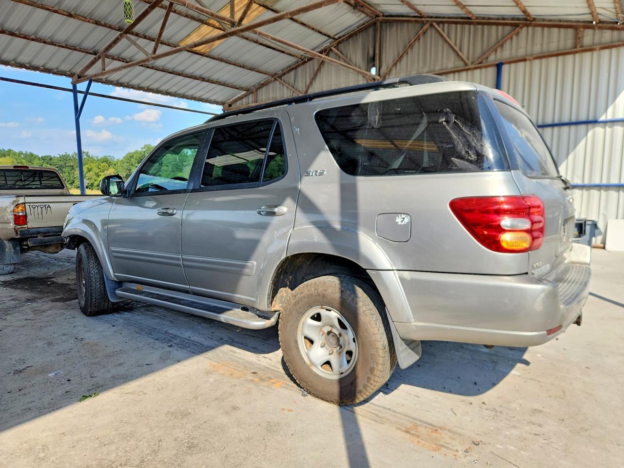 2003 Toyota Sequoia Sr5 - Фото 2