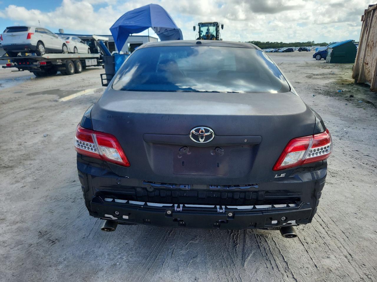 2011 Toyota Camry Le V6 - Фото 6