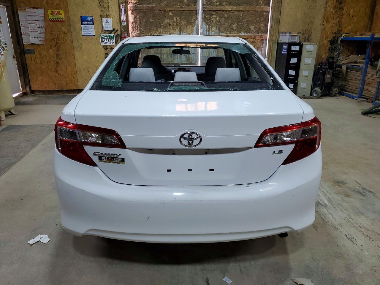 2014 Toyota Camry Le - Фото 6