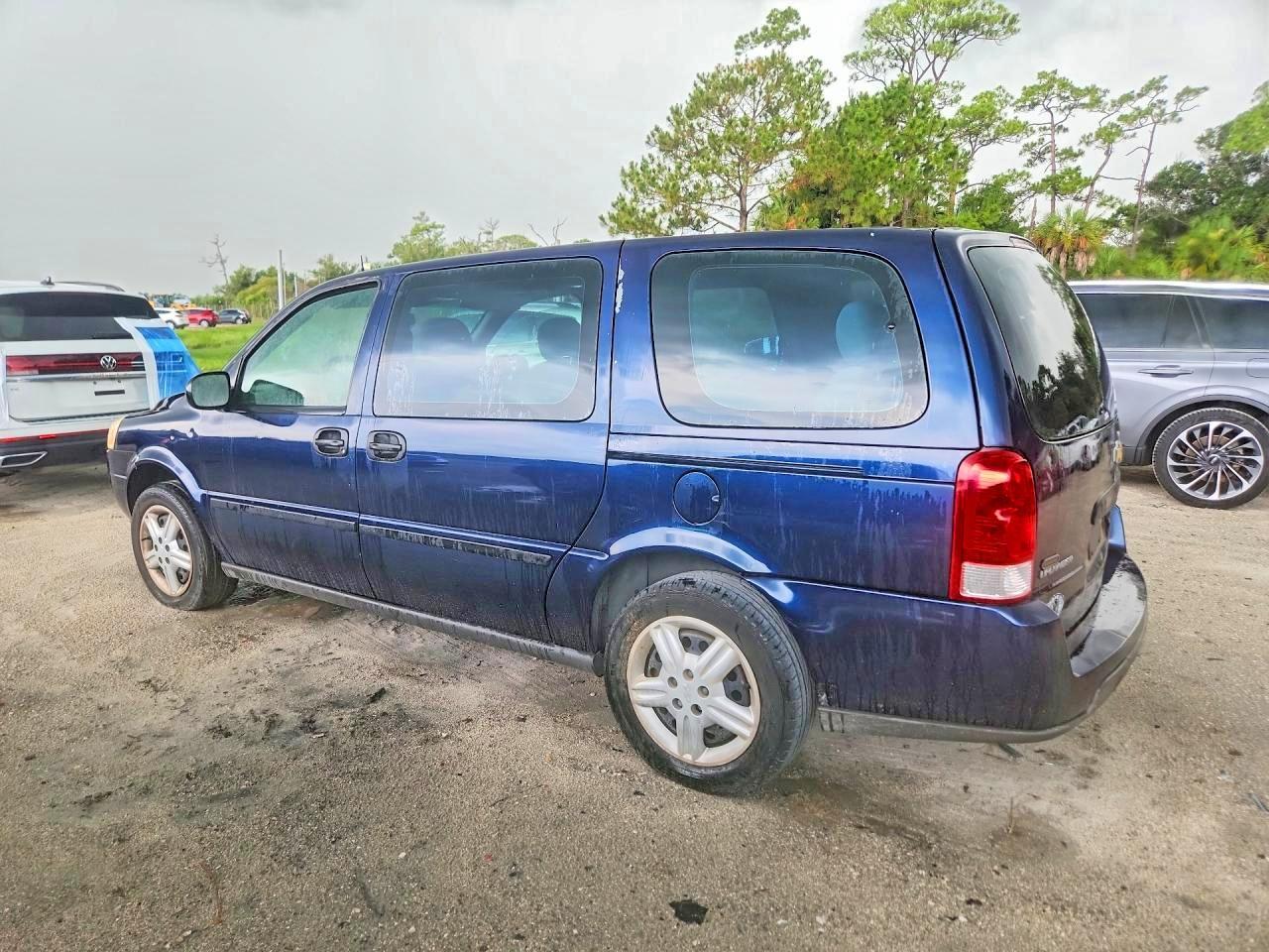 2005 Chevrolet Uplander - Image 2