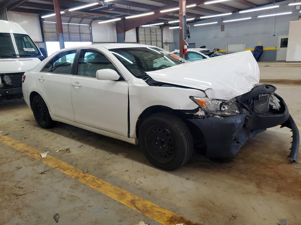 2011 Toyota Camry Le - Фото 4