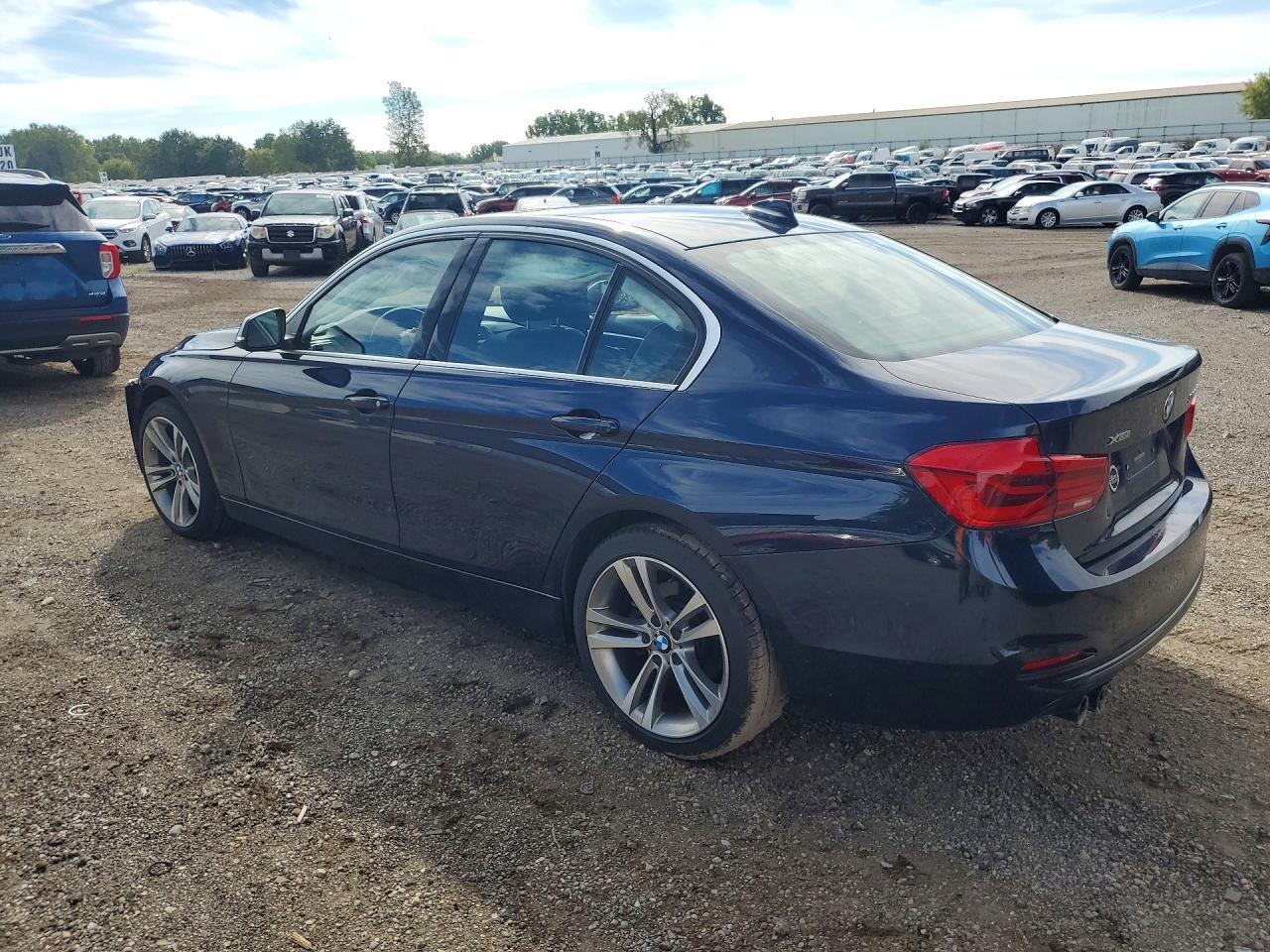 2017 BMW 330 Xi - Фото 2