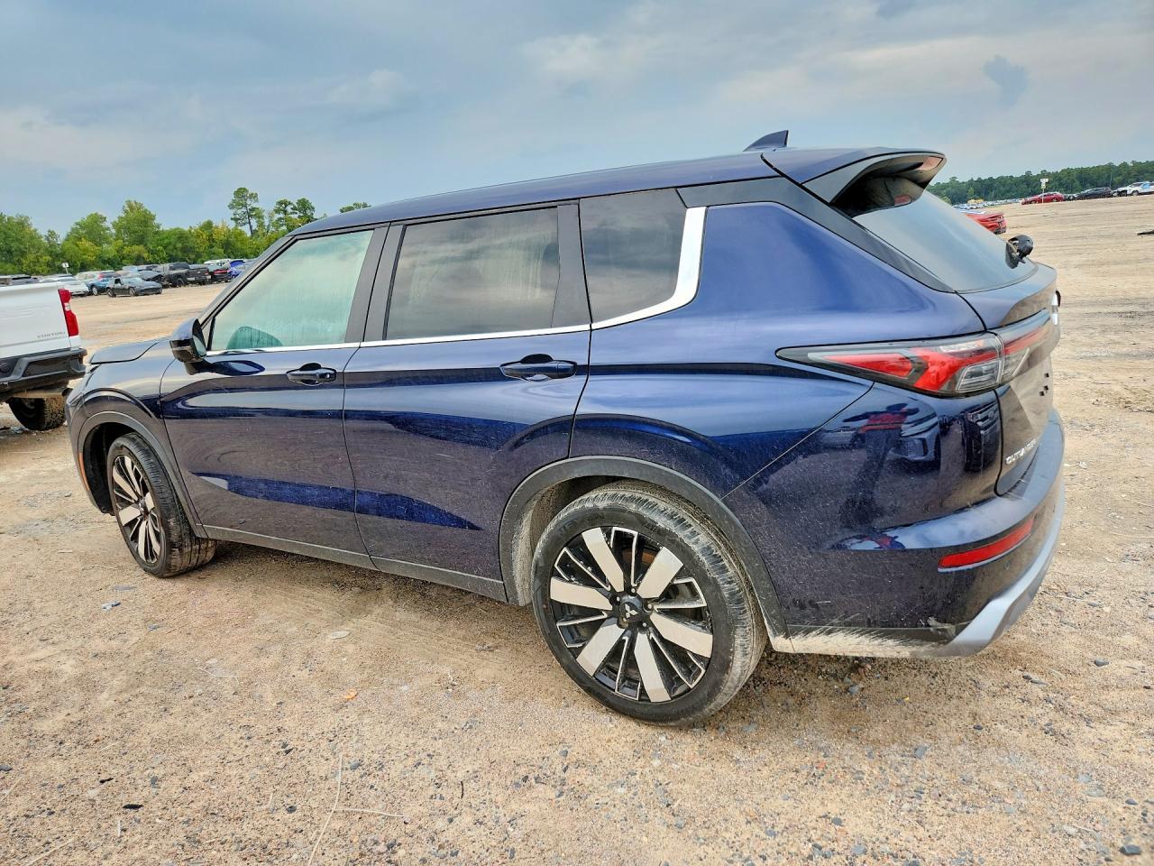 2025 Mitsubishi Outlander Se - Фото 2