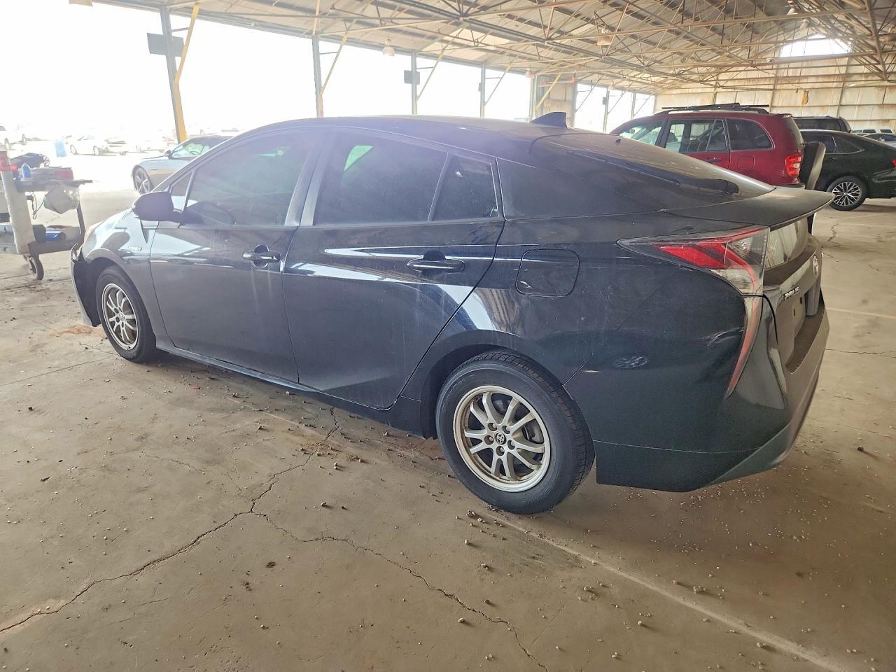 2017 Toyota Prius Two - Фото 2