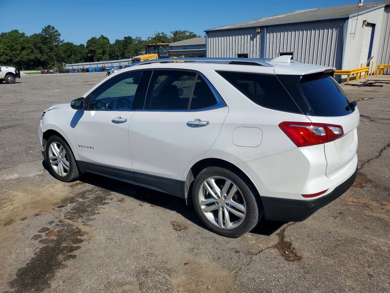 2018 Chevrolet Equinox Premier - Image 2