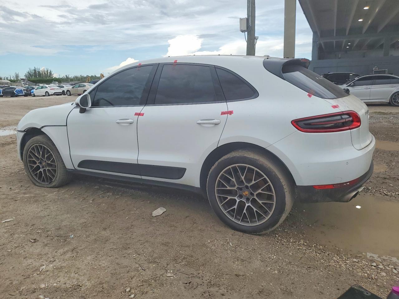 2016 Porsche Macan S - Image 2