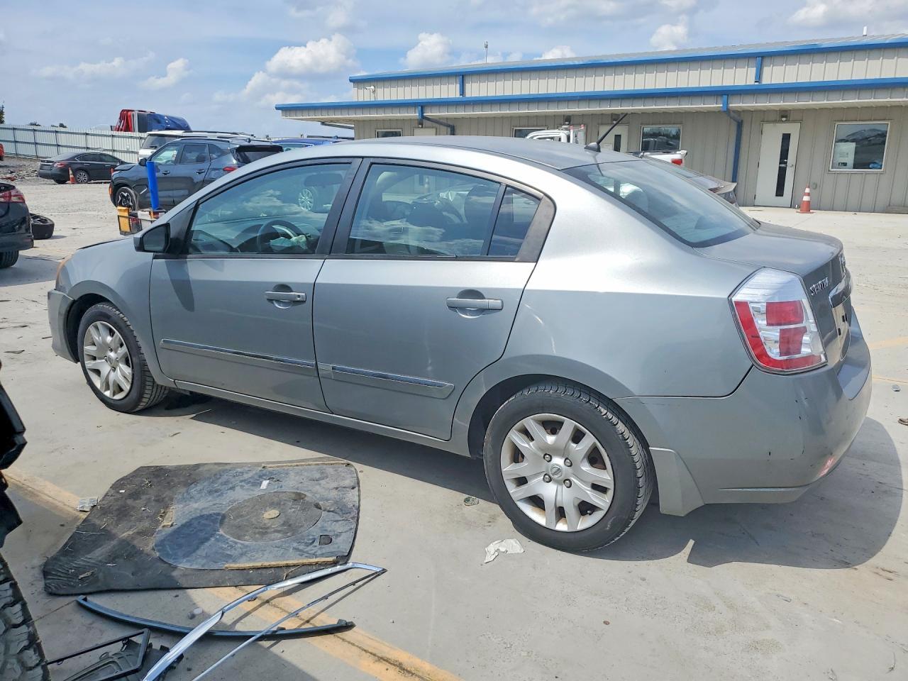2010 Nissan Sentra 2.0 - Фото 2