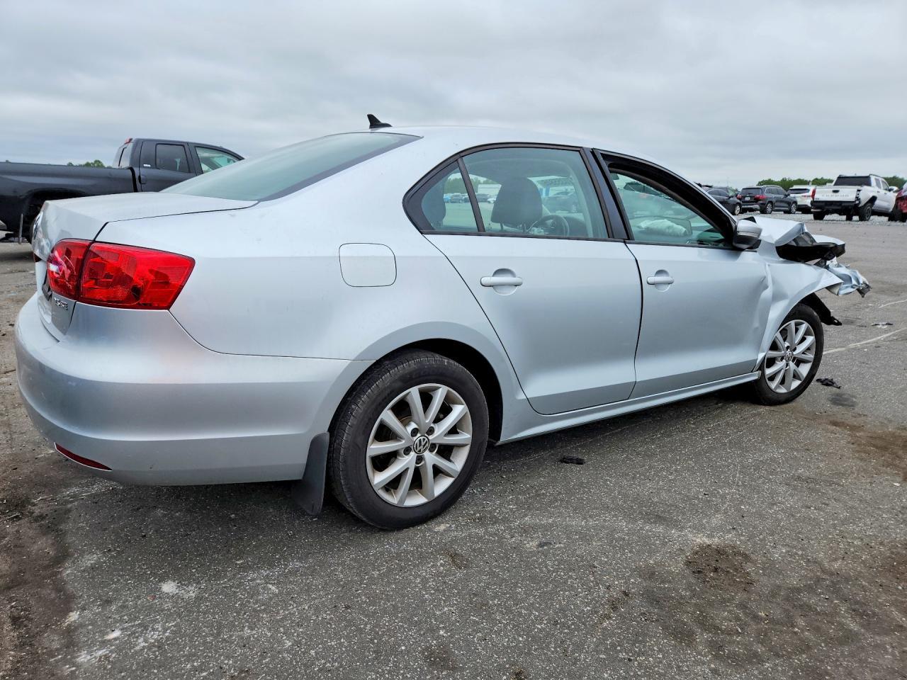 2012 Volkswagen Jetta Se - Image 3