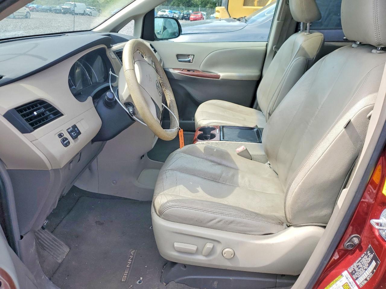 2011 Toyota Sienna Xle 8-Passenger - Image 7