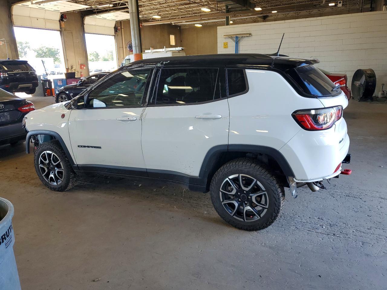 2025 Jeep Compass Trailhawk - Фото 2