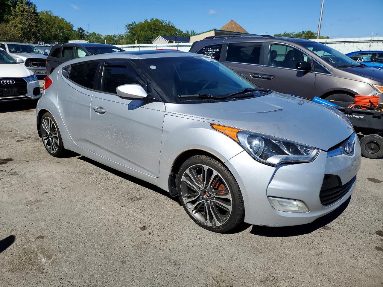 2012 Hyundai Veloster Base - Image 4