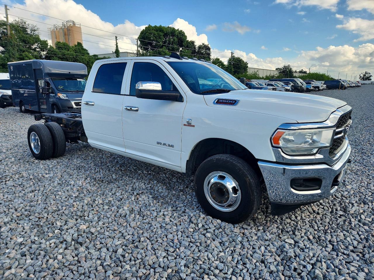 2022 Ram 3500 - Image 4