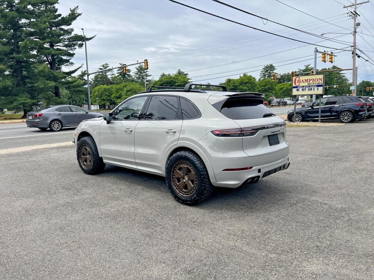 2021 Porsche Cayenne Turbo - Image 3