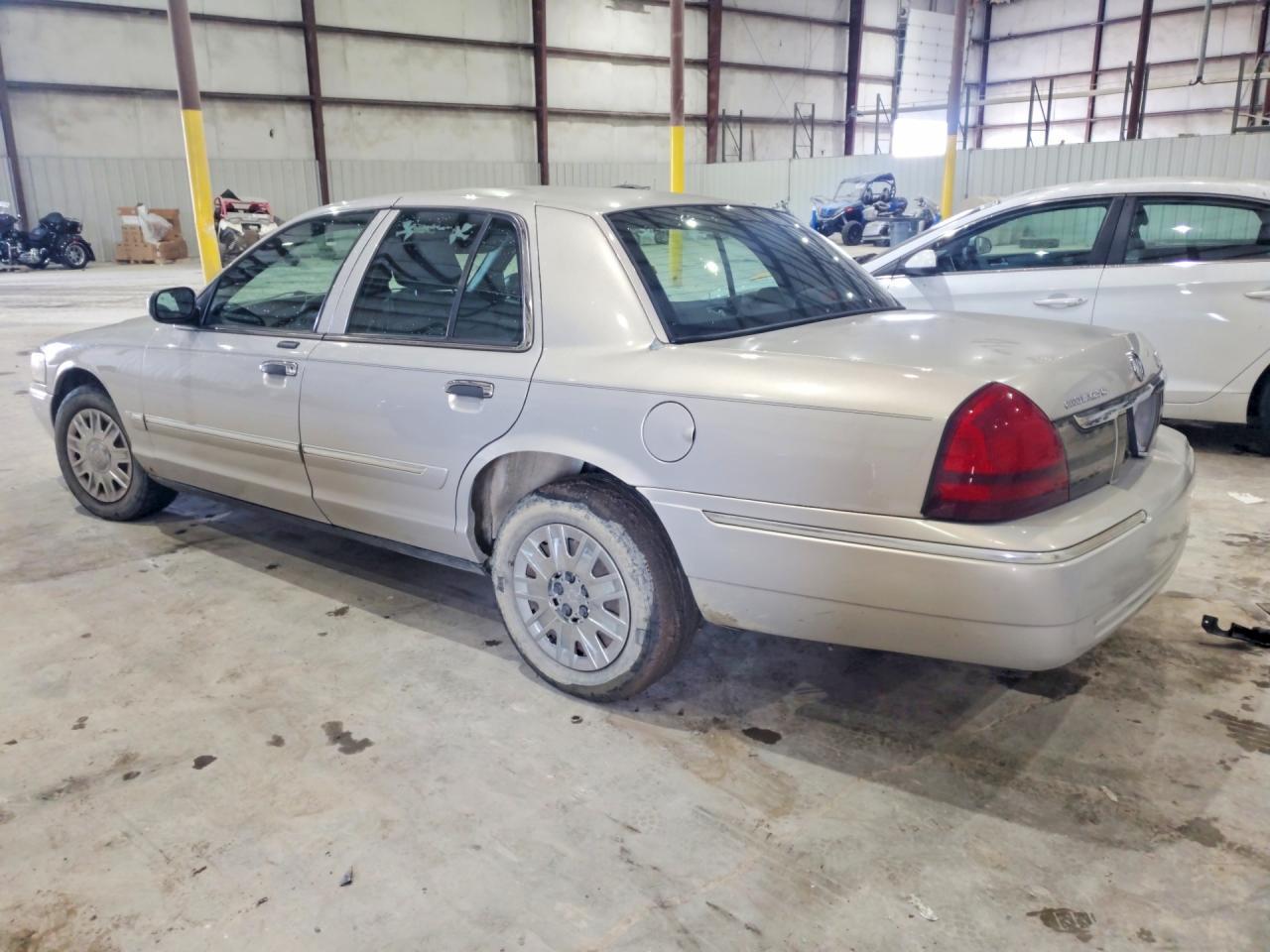 2008 Mercury Grand Marquis Gs - Image 2