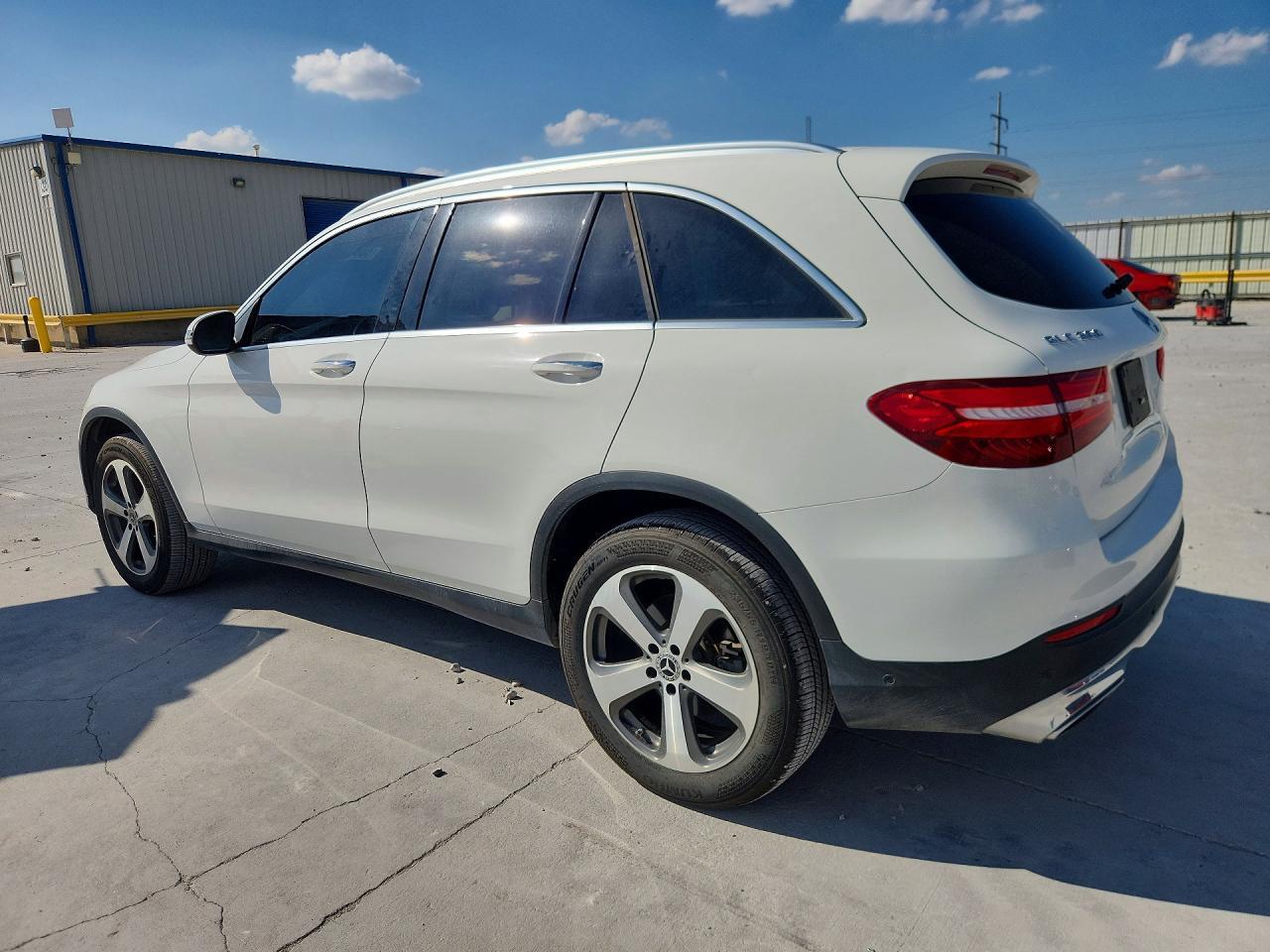 2017 Mercedes-Benz Glc 300 4Matic - Image 2