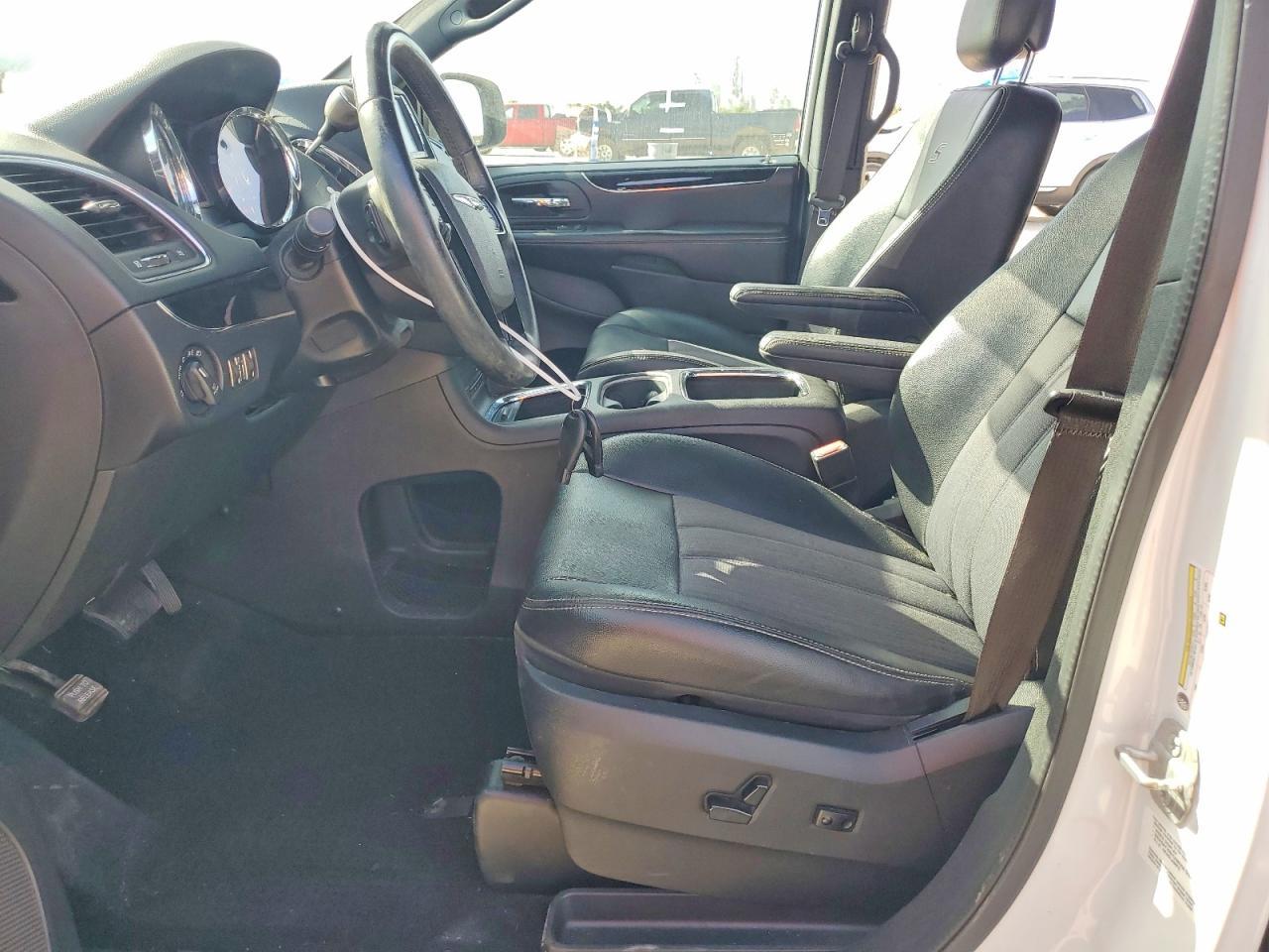 2014 Chrysler Town & Country S - Image 7
