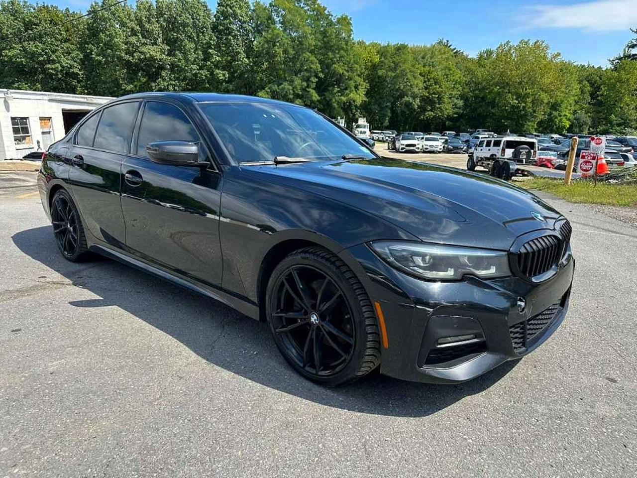 2022 BMW 330Xi - Фото 4