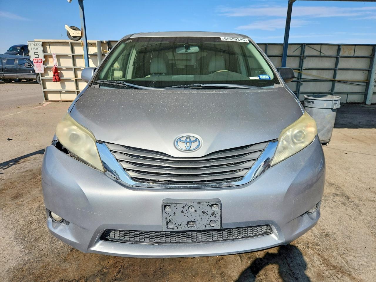 2011 Toyota Sienna Xle 8-Passenger - Image 5