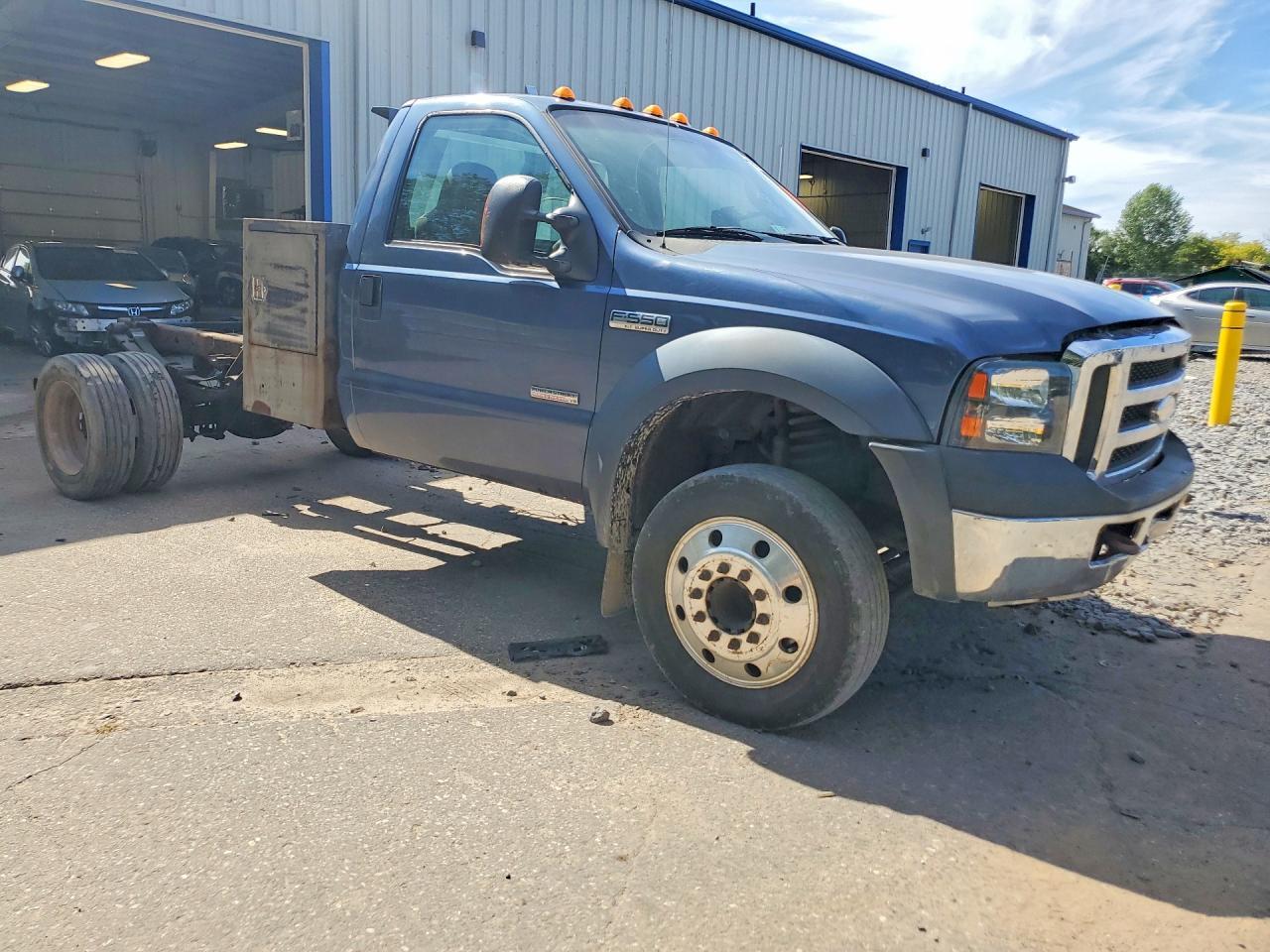 2006 Ford F550 Super Duty - Image 4