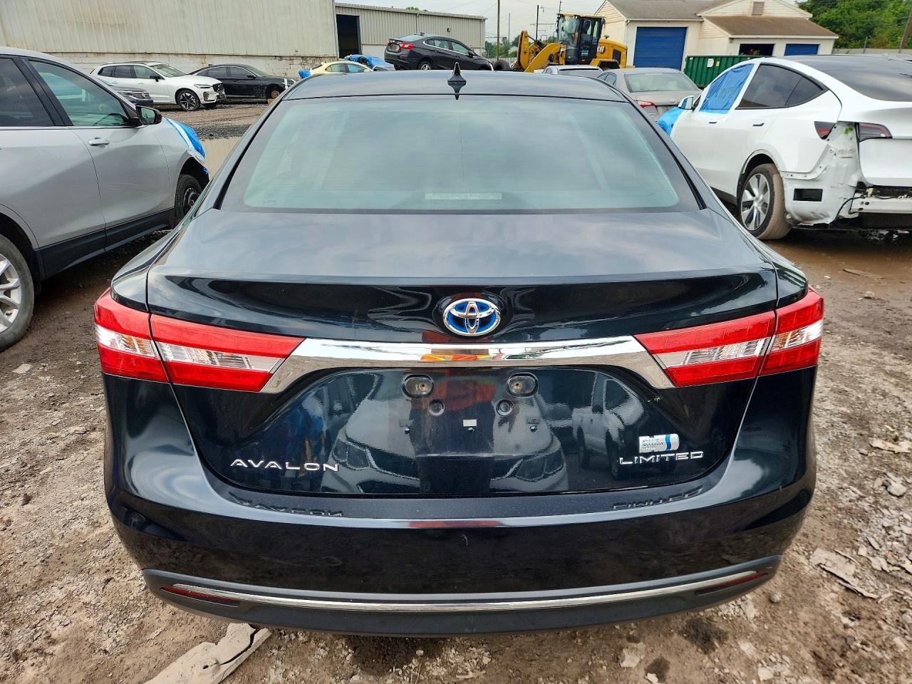 2015 Toyota Avalon Hybrid Limited - Image 6
