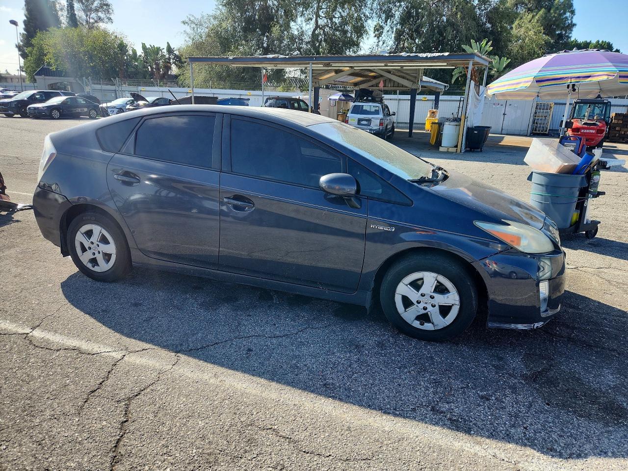 2011 Toyota Prius Three - Фото 4