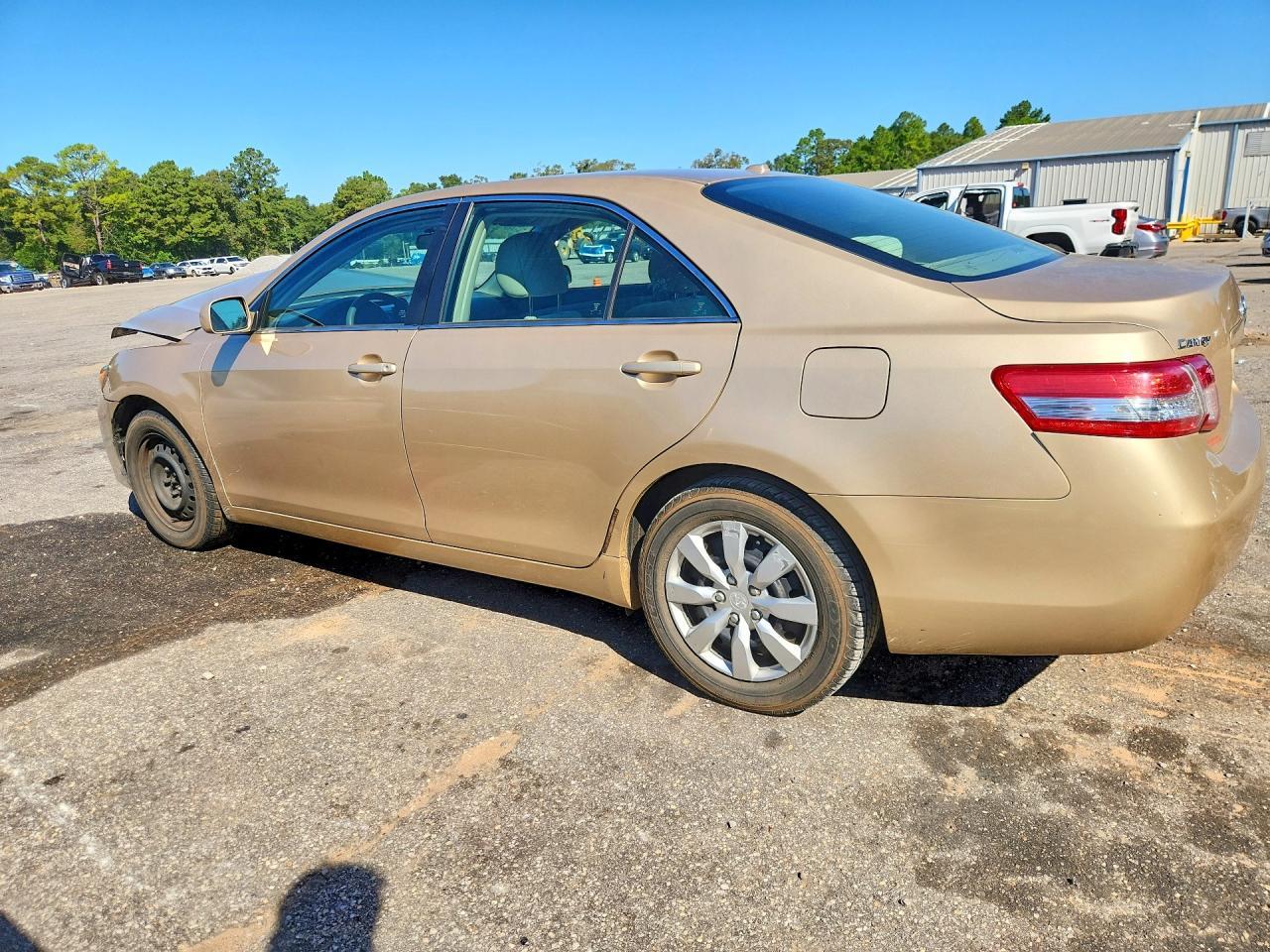 2011 Toyota Camry Le - Image 2