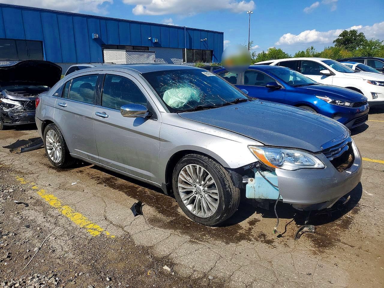 2013 Chrysler 200 Limited - Image 4