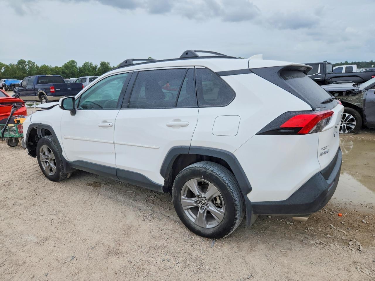 2024 Toyota Rav4 Xle - Image 3