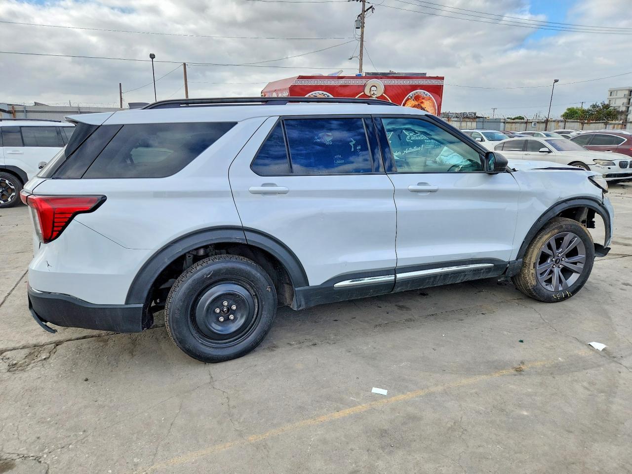 2025 Ford Explorer Active - Фото 3