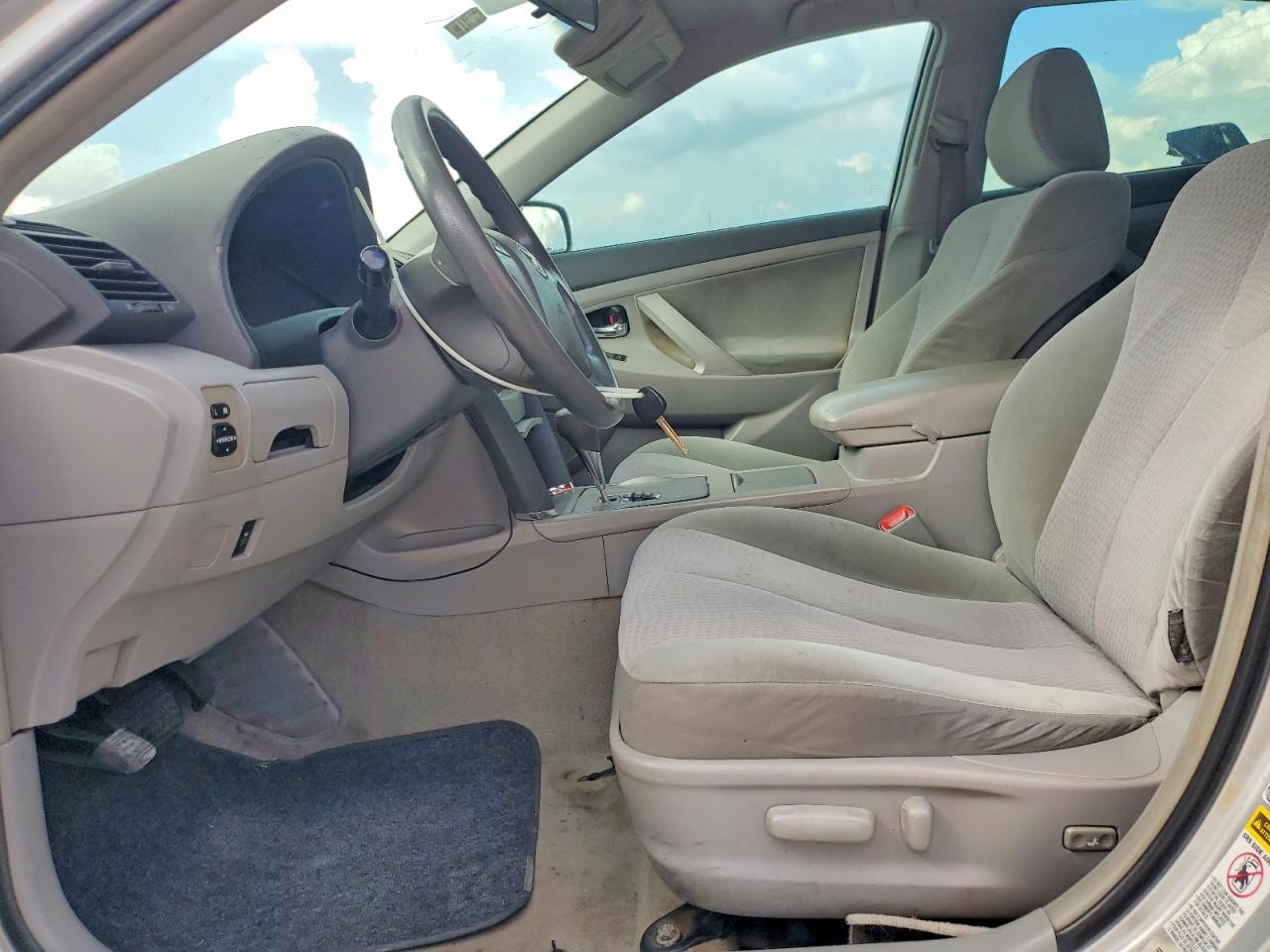 2010 Toyota Camry Le - Image 7