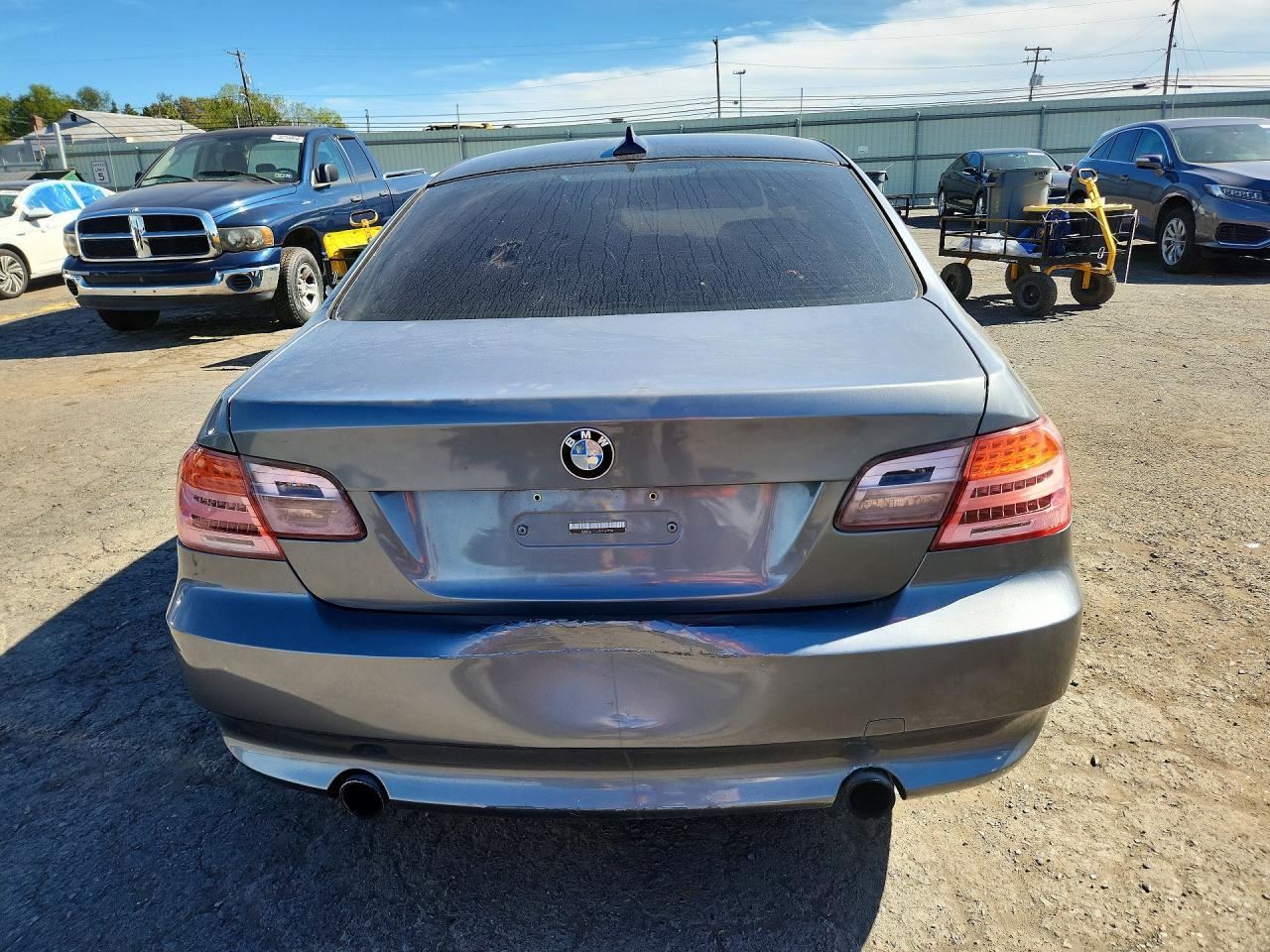 2010 BMW 335 Xi - Image 6