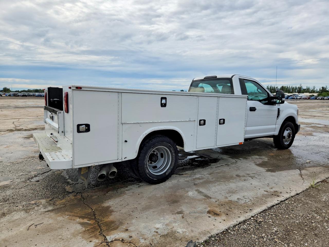 2018 Ford F350 Super Duty - Фото 3