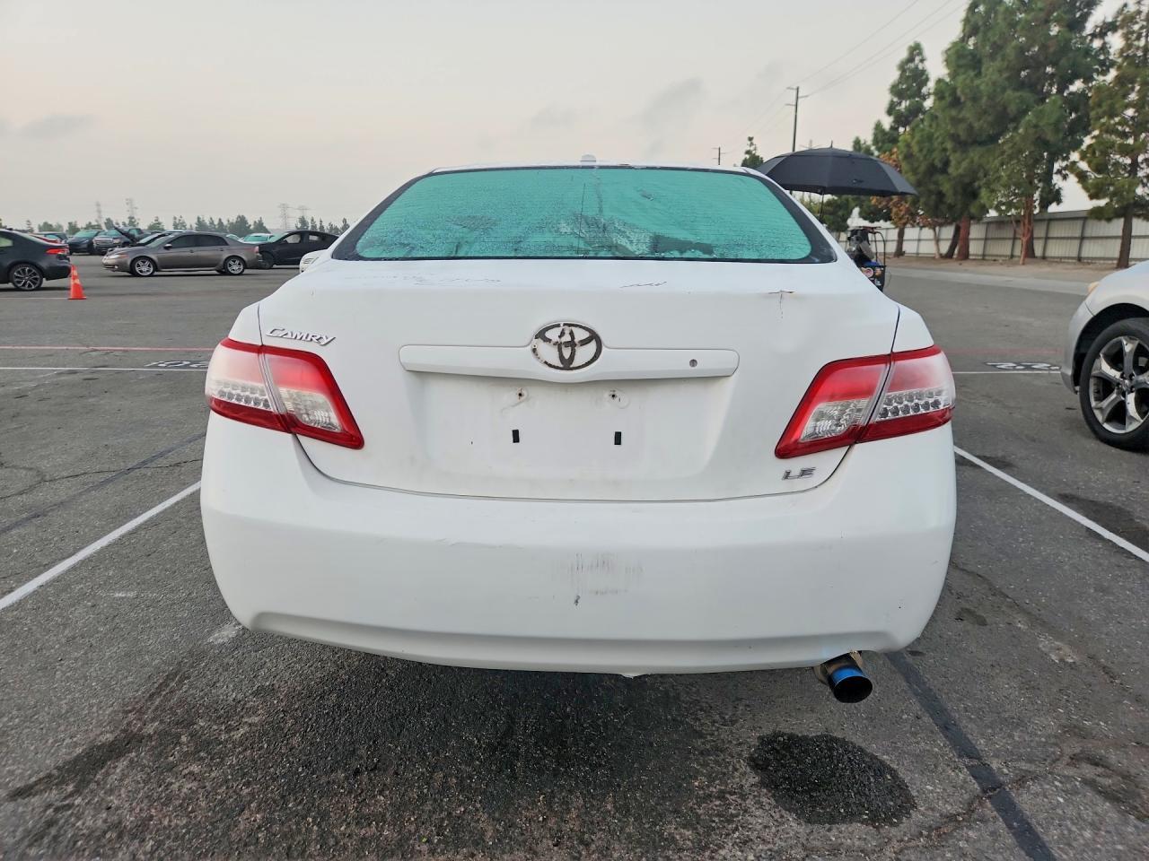 2010 Toyota Camry Le - Фото 6