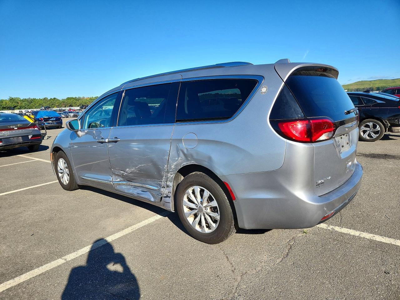 2019 Chrysler Pacifica Touring L - Image 2