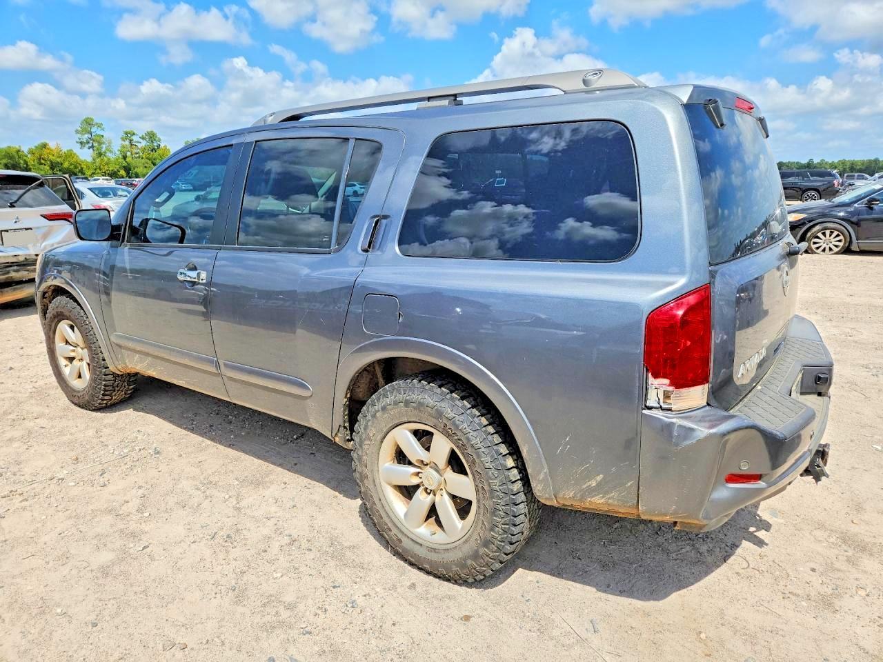 2014 Nissan Armada Sv - Image 2