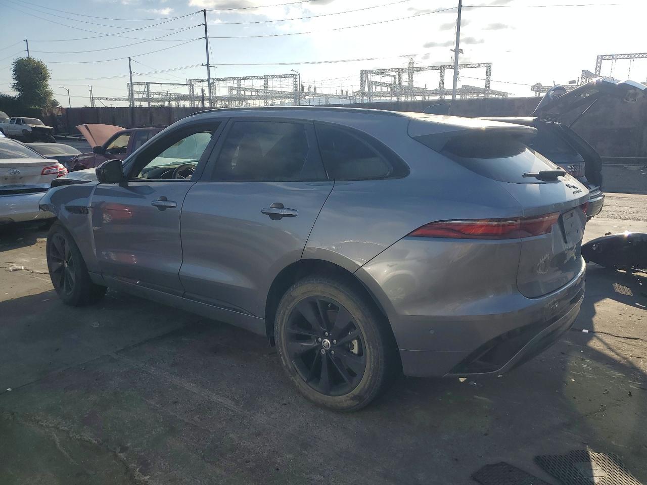 2024 Jaguar F-Pace R-Dynamic S - Фото 2
