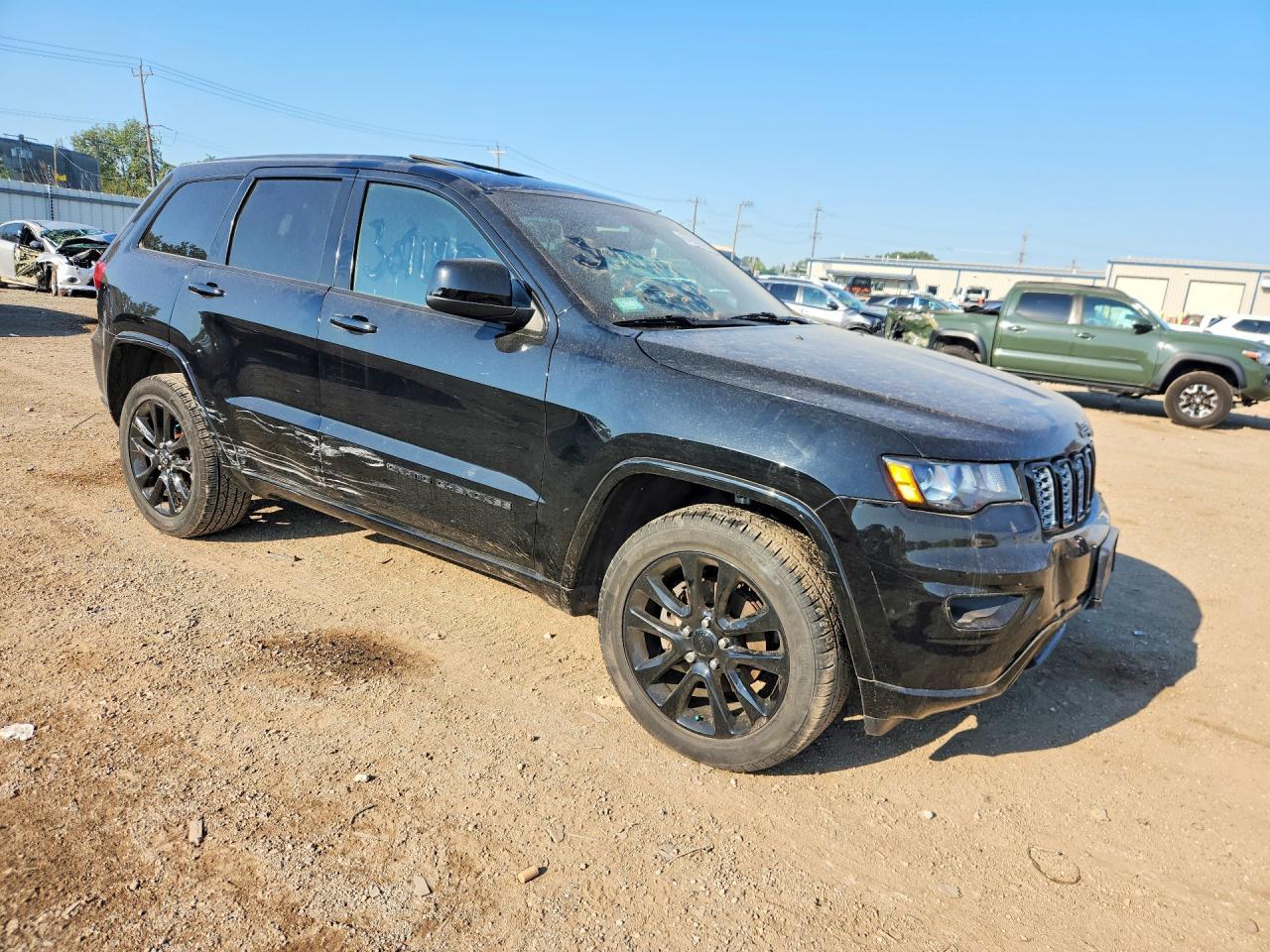 2017 Jeep Grand Cherokee Laredo - Image 4