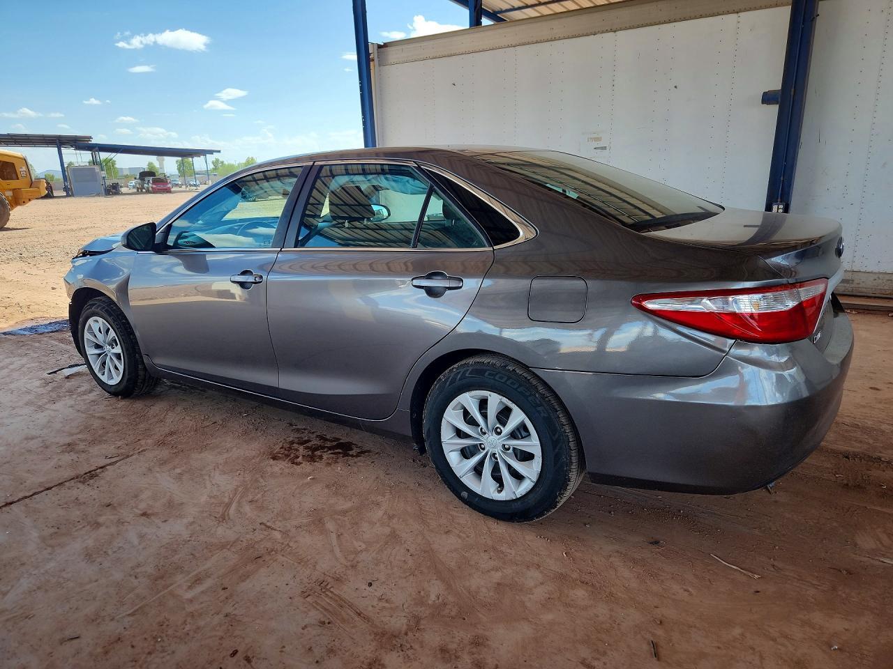2017 Toyota Camry Le - Фото 2