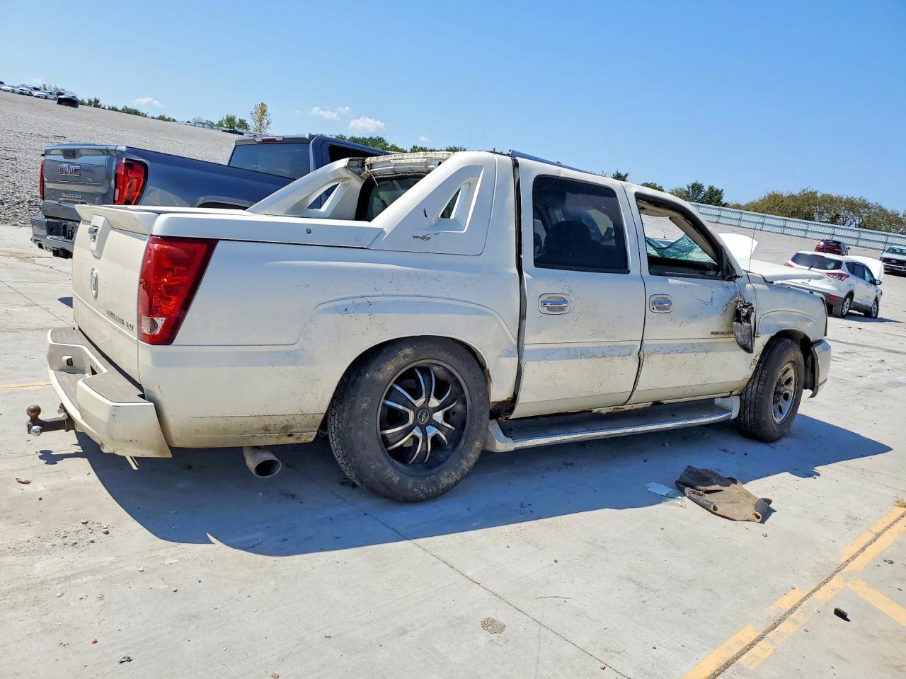 2003 Cadillac Escalade Ext - Image 3