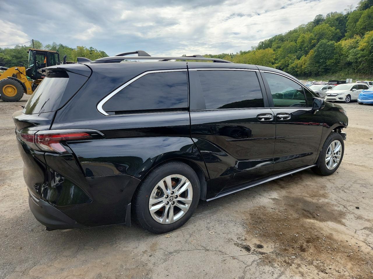 2023 Toyota Sienna Woodland Edition - Фото 3
