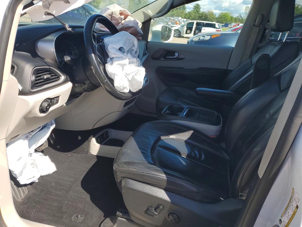 2020 Chrysler Pacifica Touring L - Image 7